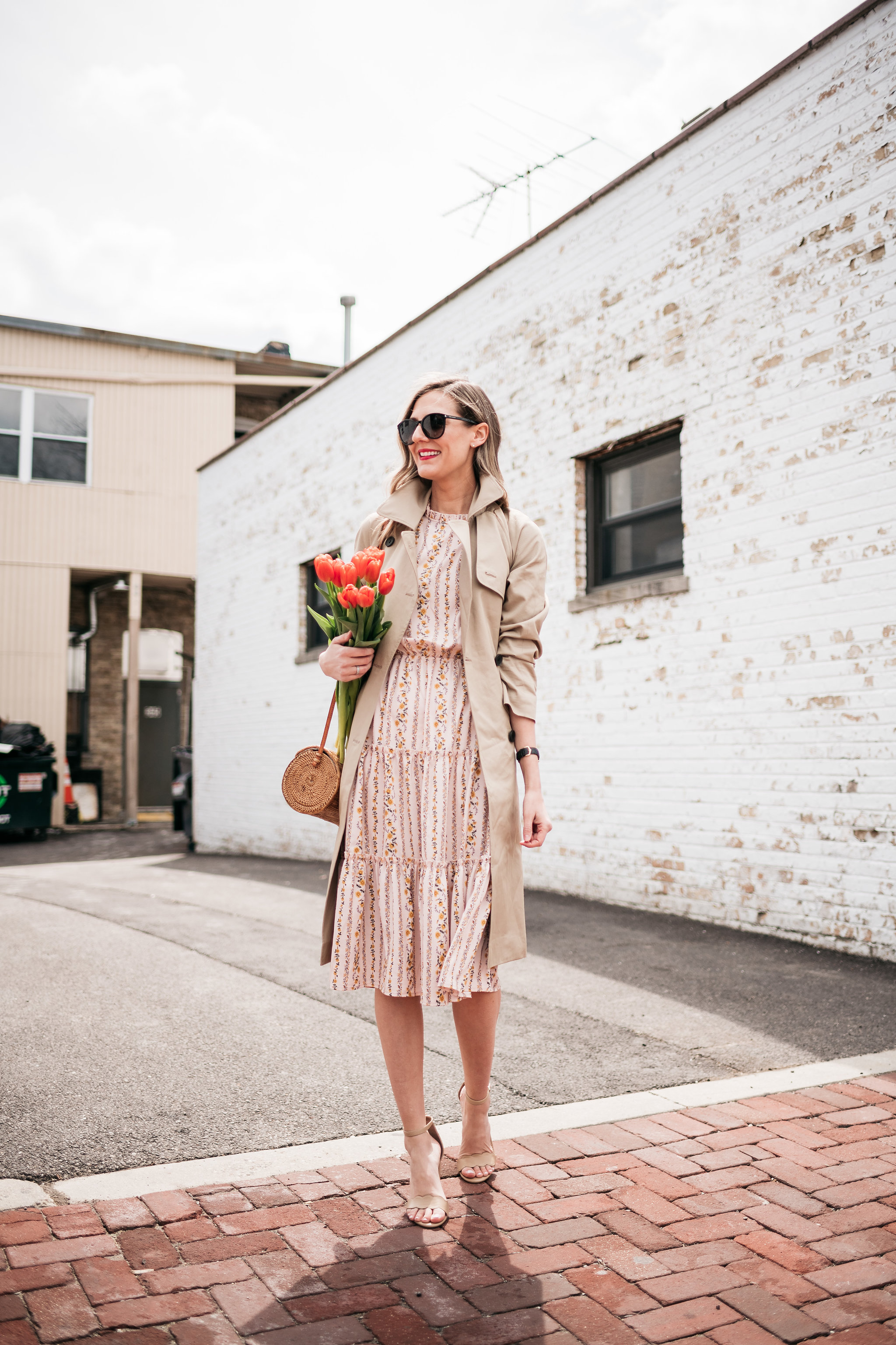 how to wear a trench in the spring summer