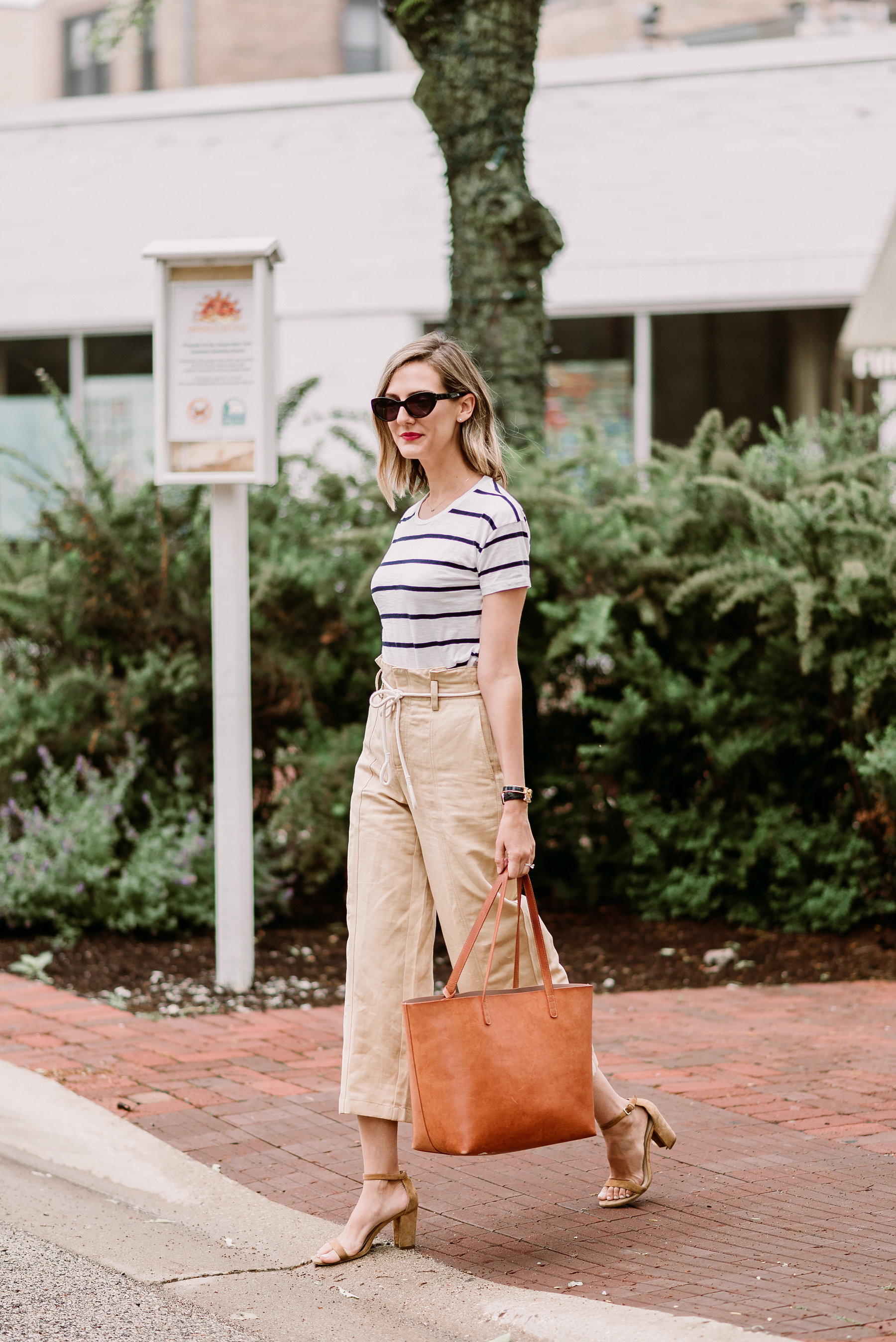 How To Pull Off Linen Trousers at Work - He Spoke Style