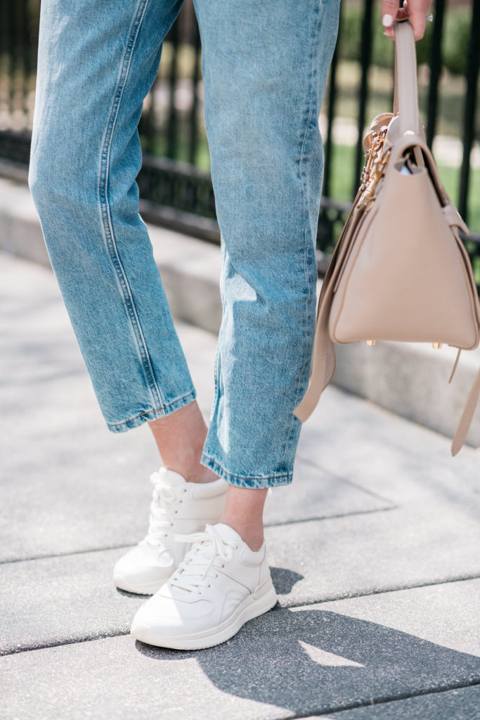 how to wear sneakers with jeans and blazer everlane tread