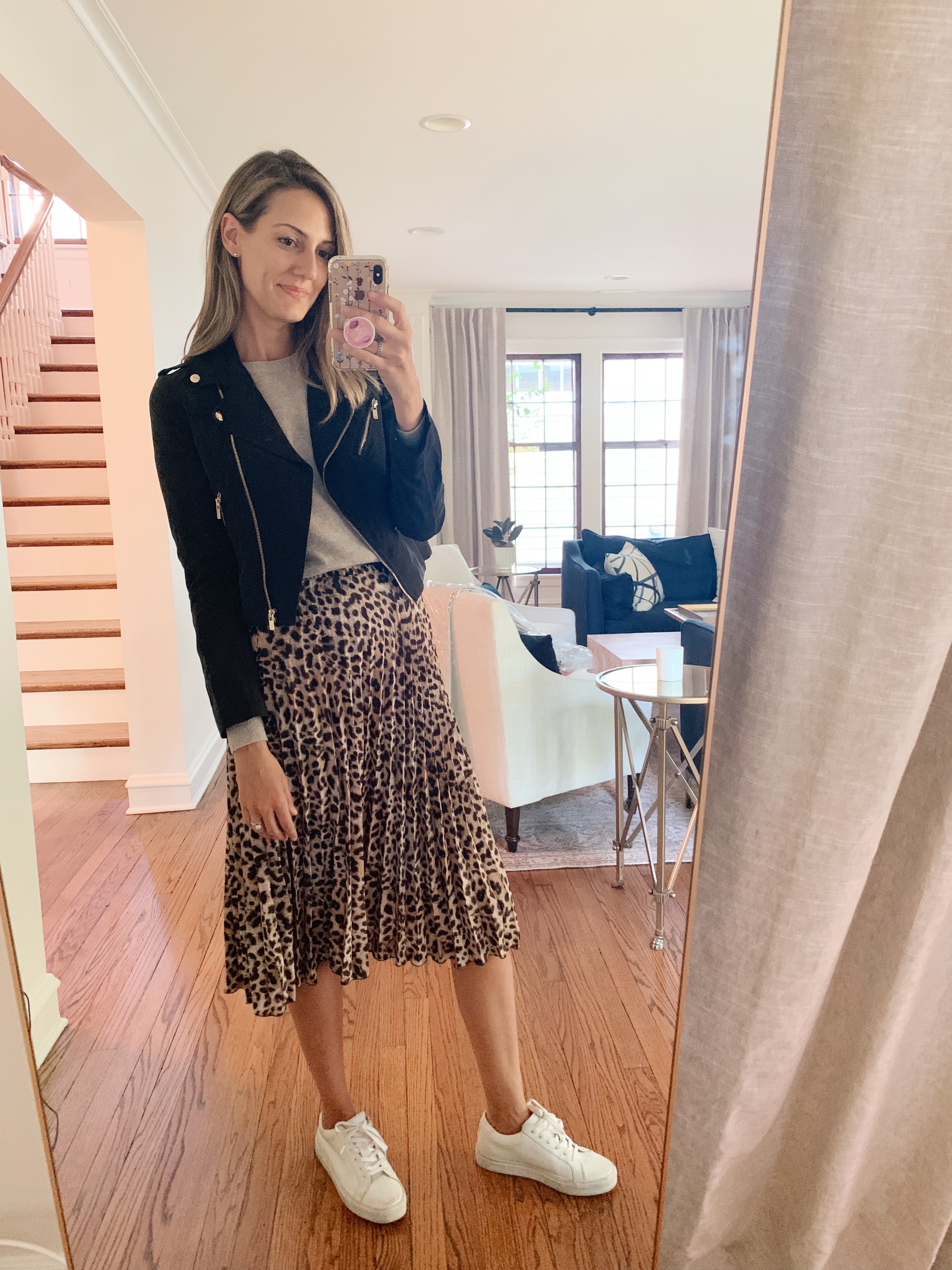 how to style a leopard skirt with sneakers