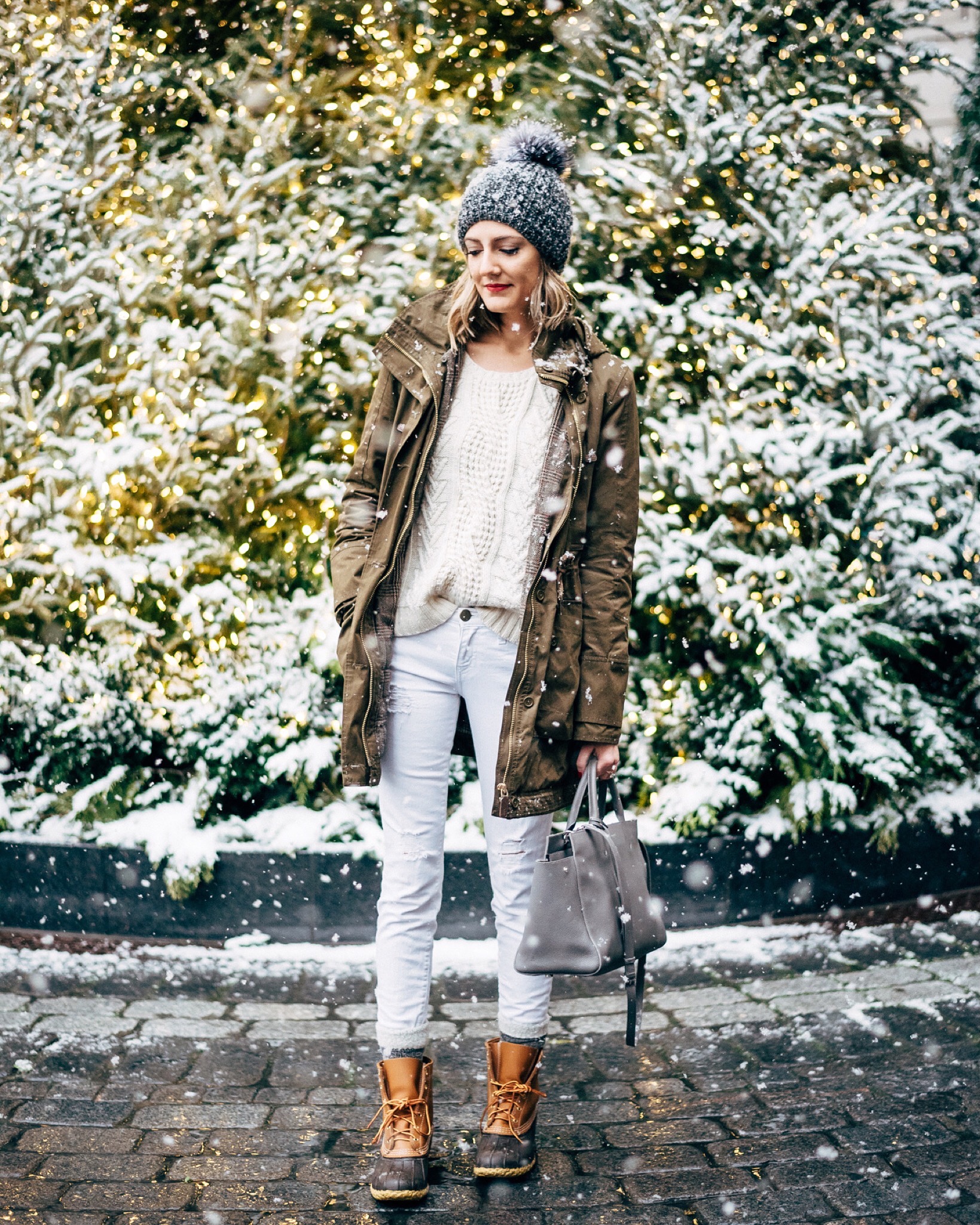 how to wear white jeans in winter
