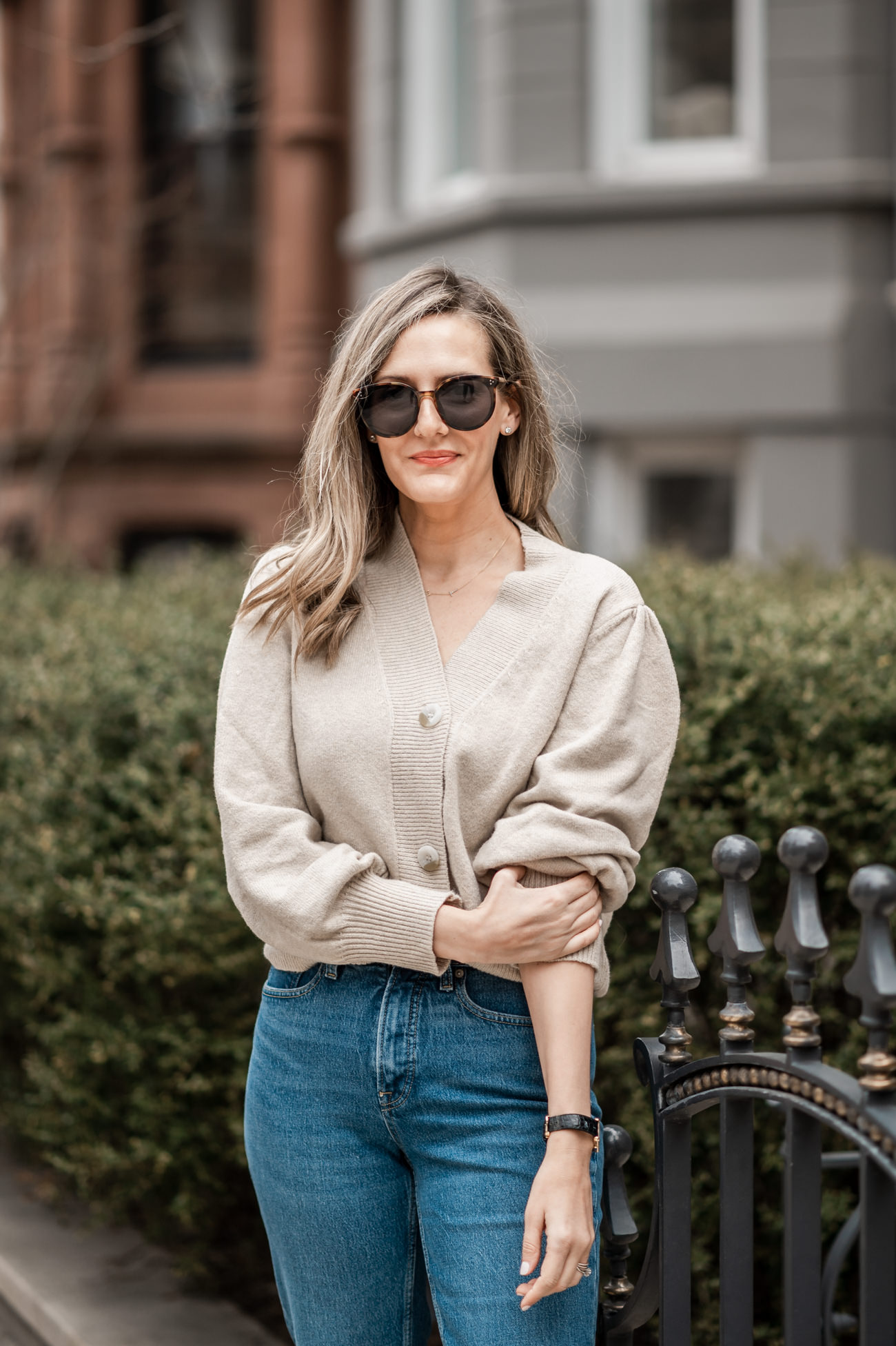 cardigan and jeans outfit