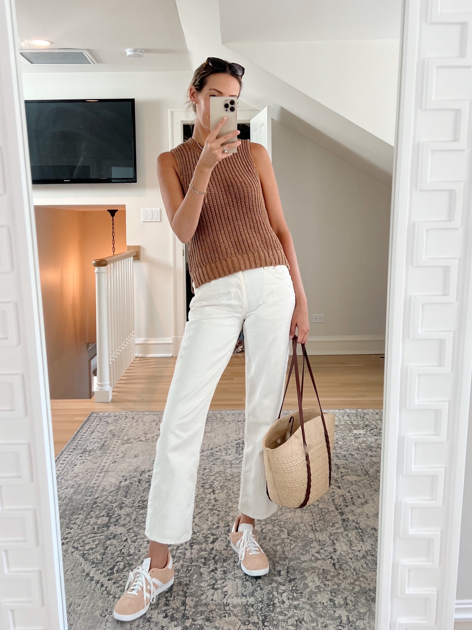 White jeans in the spring outfit inspiration